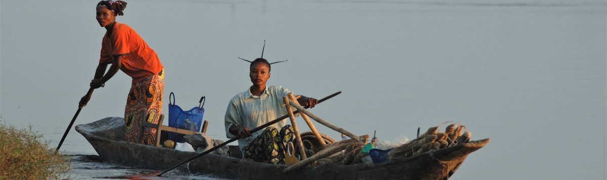 Living off the river Congo (Julien Harneis)  [flickr.com]  CC BY-SA 
Información sobre la licencia en 'Verificación de las fuentes de la imagen'